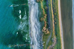 narrow shore